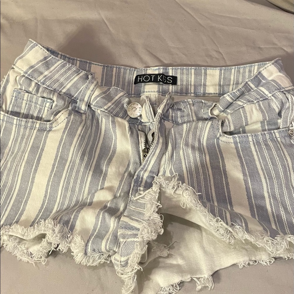 Hot kiss shorts